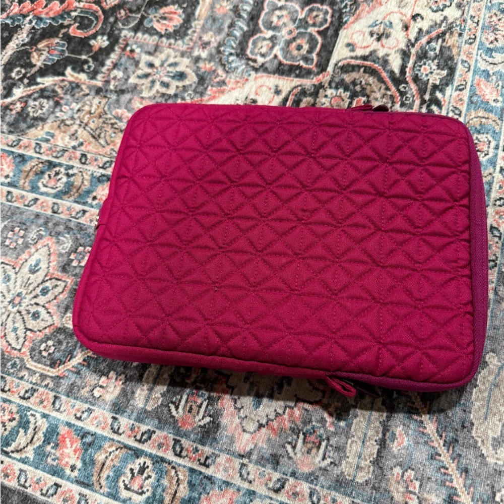 Belkin magenta tablet sleeve